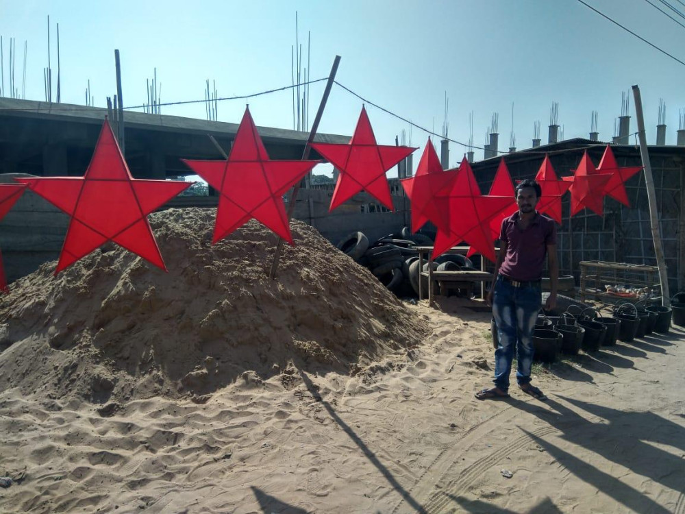 With Christmas less than a month away, shops and street vendors have stock up with decorative items, to take advantage of the festive season in Dimapur and across the State. Across the state, streets, colonies and homes are being spruced up to welcome festive season. At a wholesale shop in Dimapur, Christmas garlands were on sale ranging from Rs 250-600, while the rates for popular pine tree replicas starts at around Rs 1,250 to as high as Rs 60,000, depending on the height and other additions. (Morung Photo)